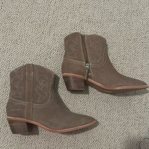 NWOB Dolce Vita Western Bootie